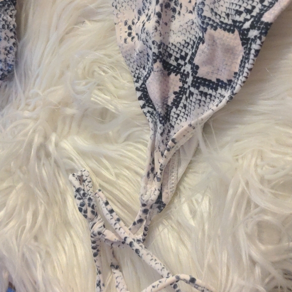 Pink snake print size medium bikini set - Picture 5 of 8